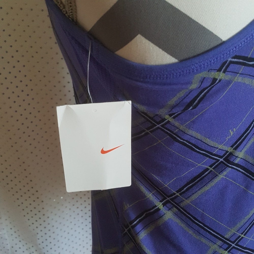 Nike - Picture 4 of 4